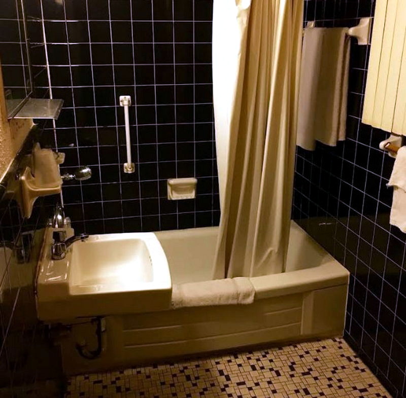 Flamingo Motel - From Web Listing (newer photo)